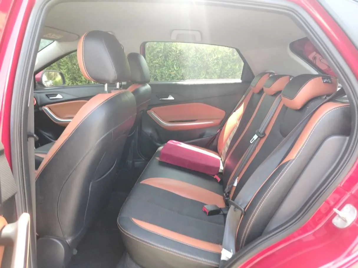 Car image 17