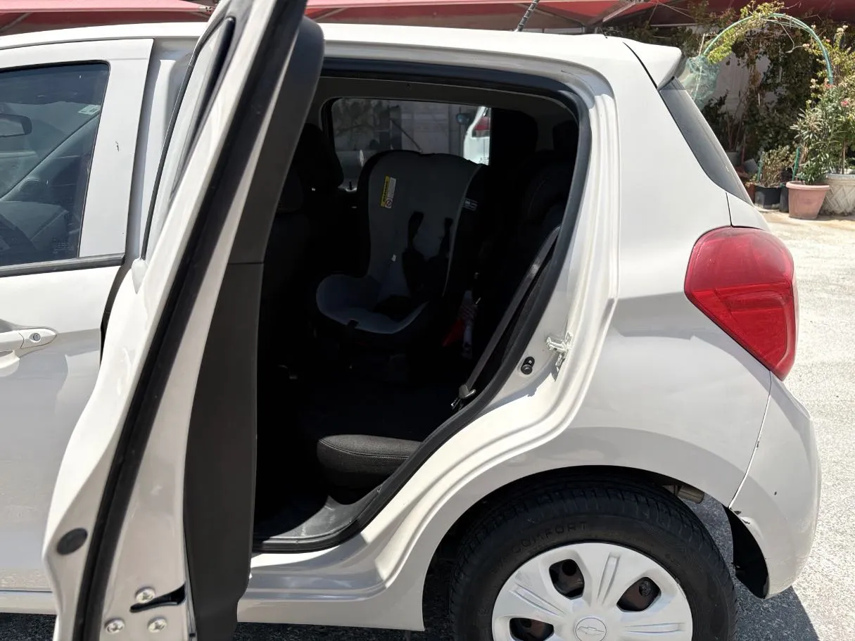 Car image 15