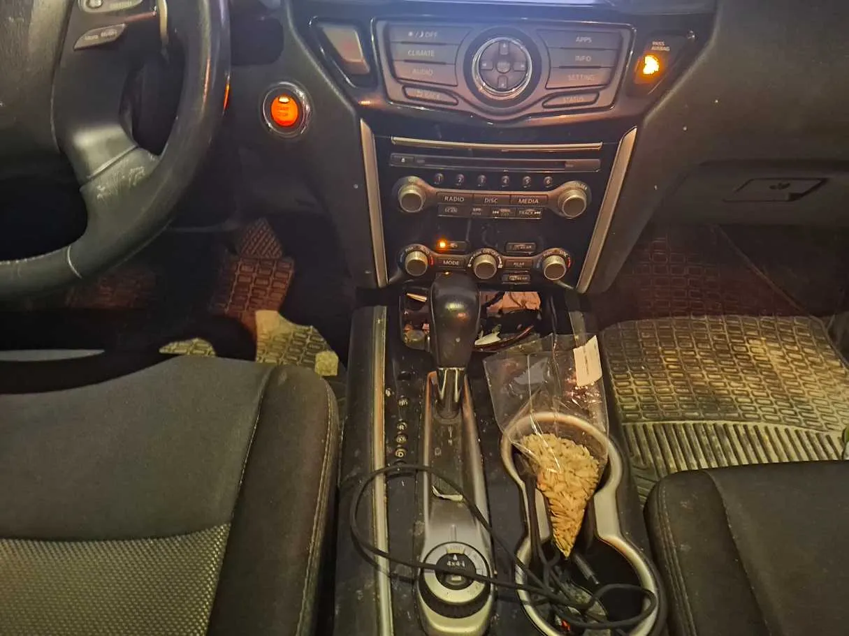 Car image 12