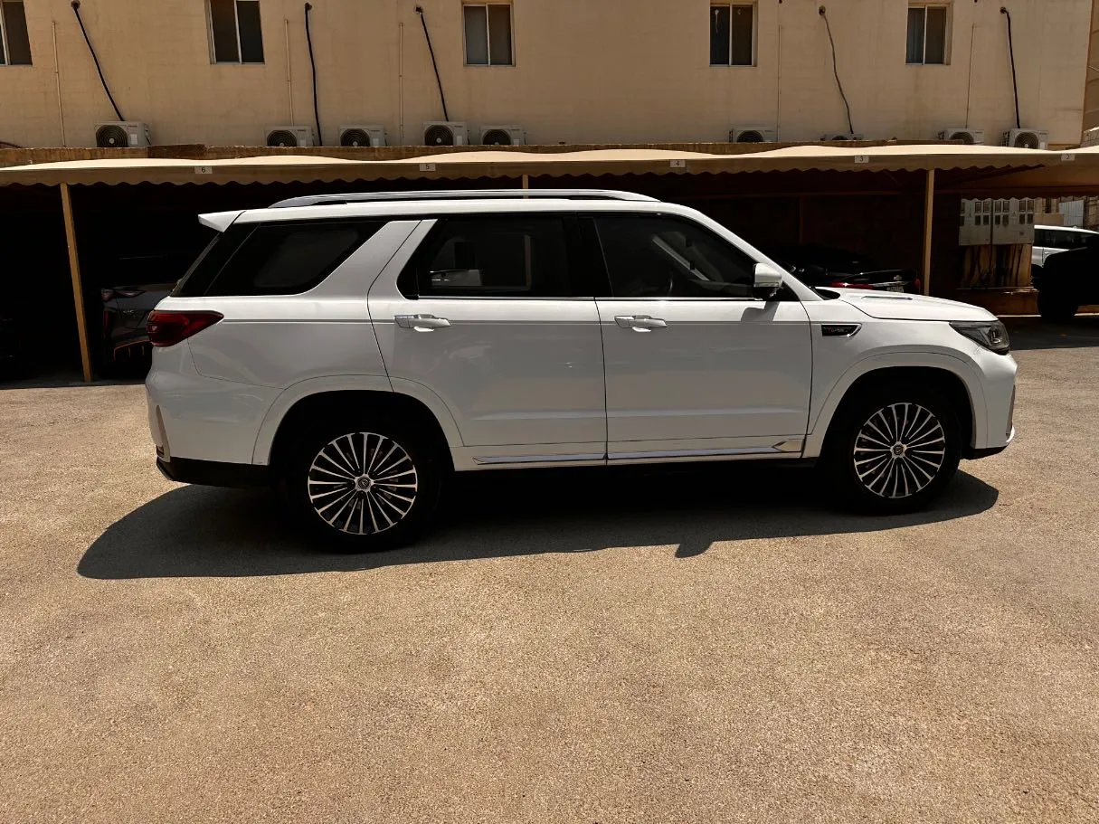 Car image 4