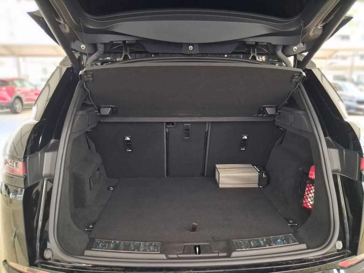 Car image 16