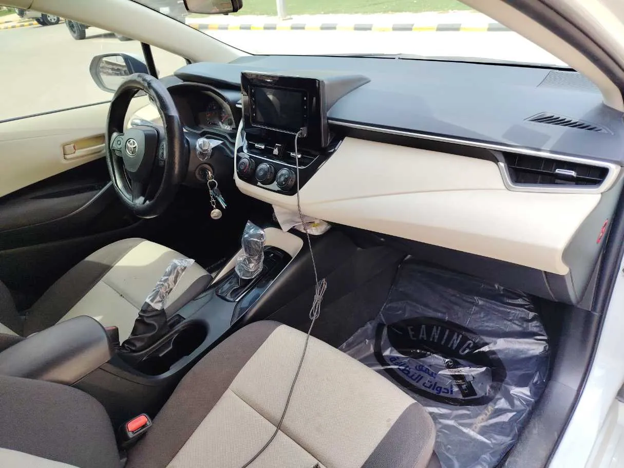 Car image 14