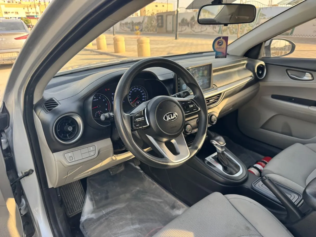 Car image 12