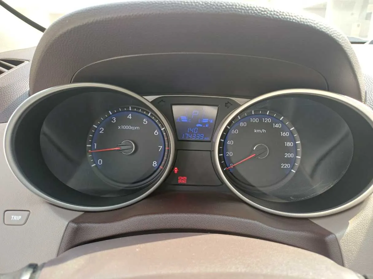 Car image 18