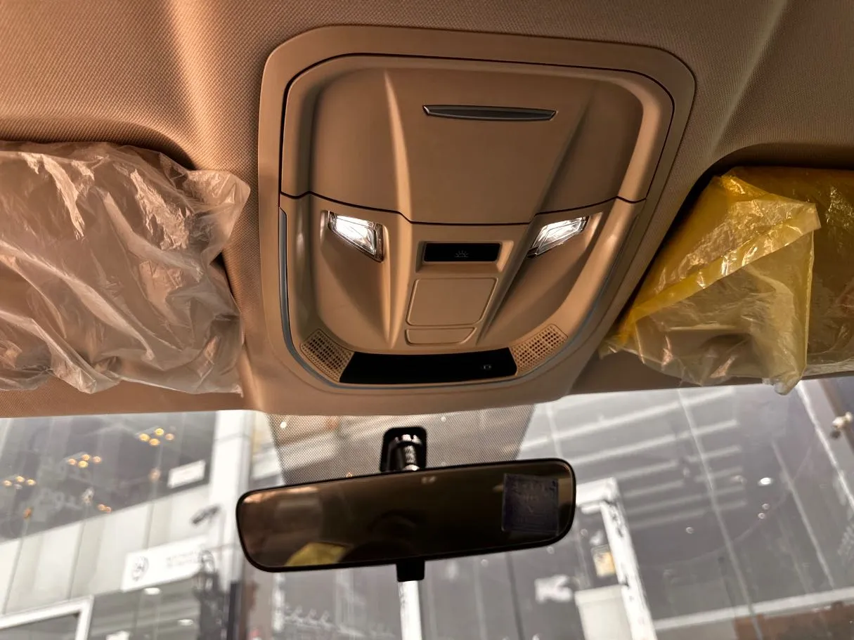 Car image 23