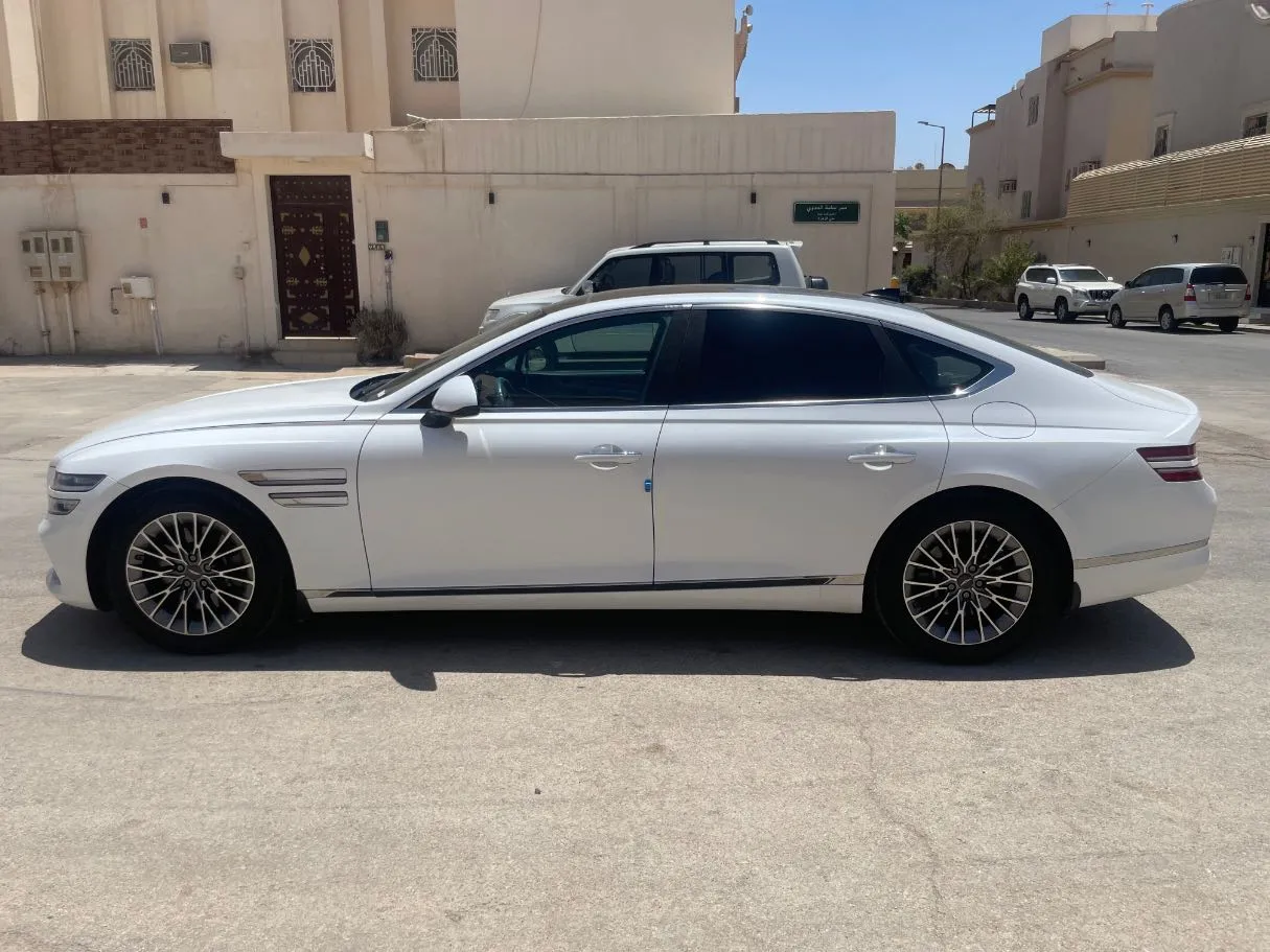 Car image 8