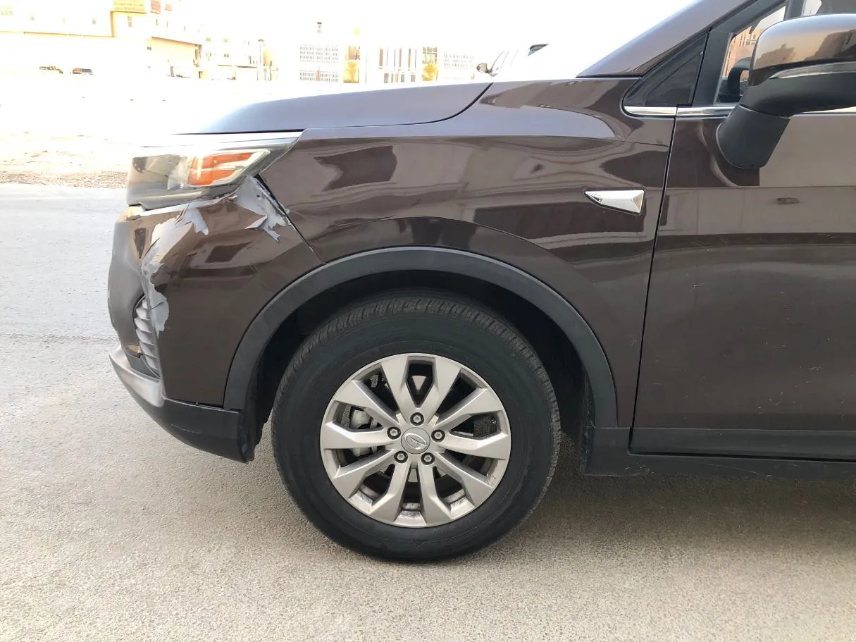 Car image 9