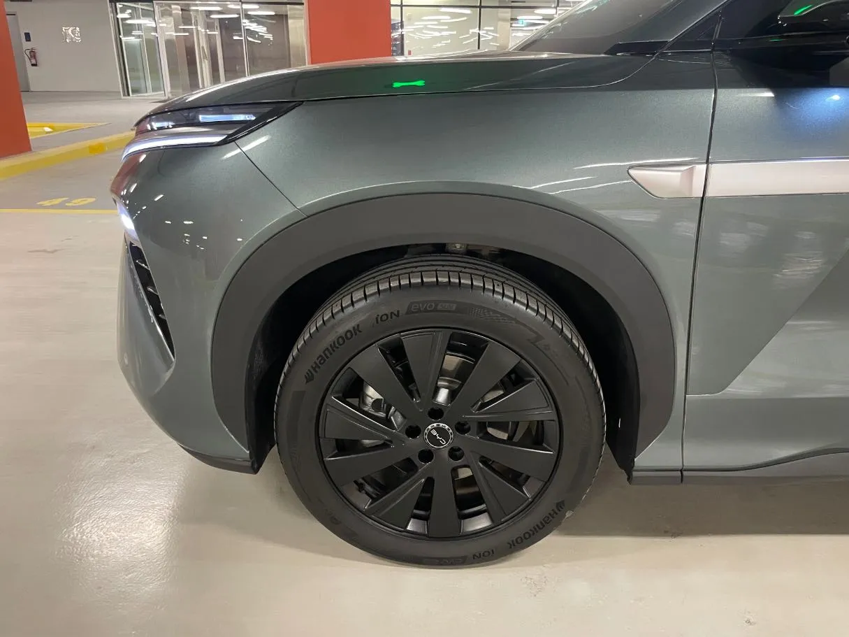 Car image 9