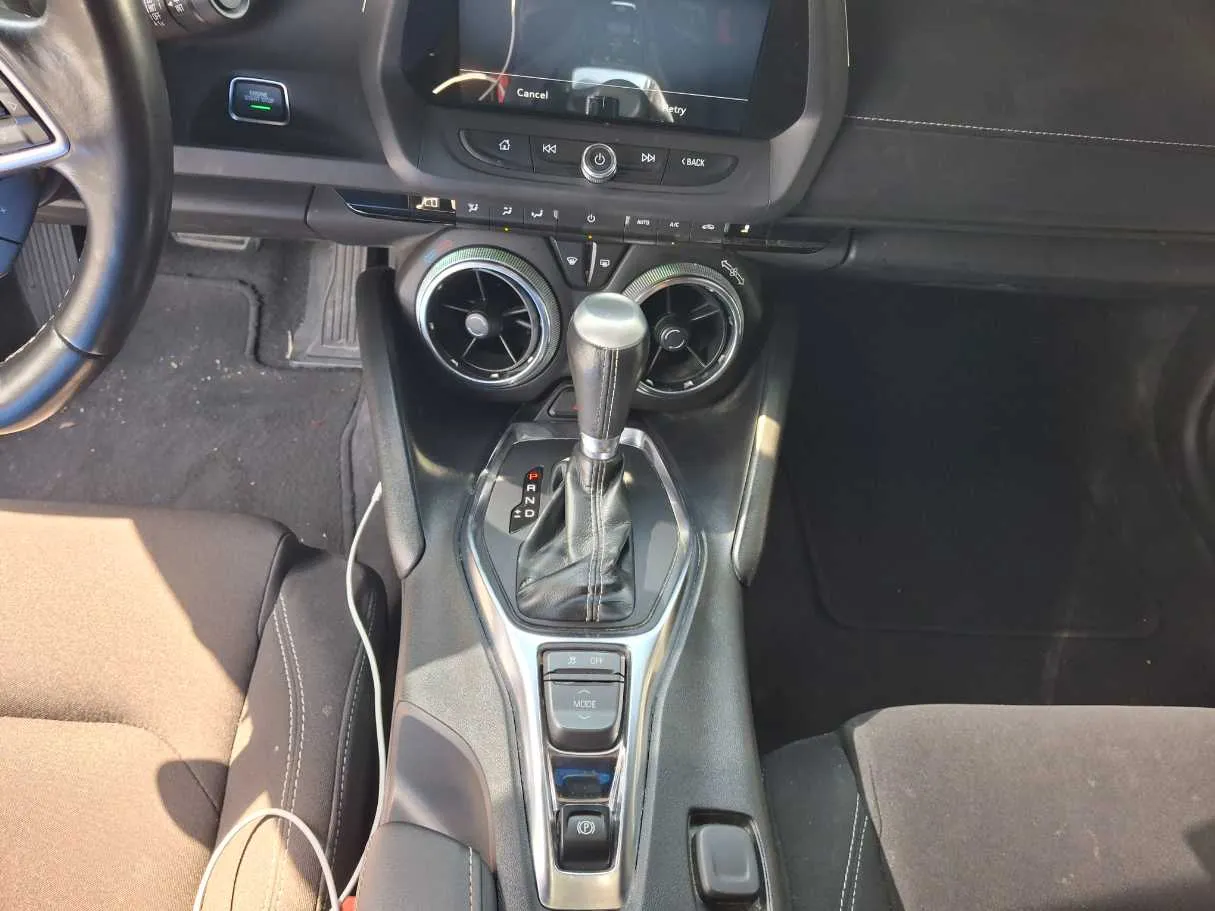 Car image 16