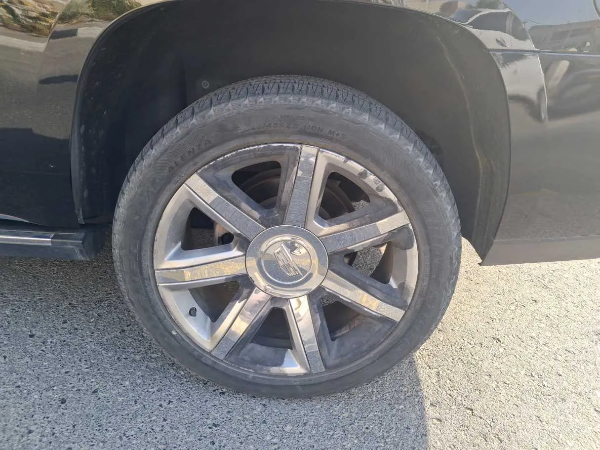 Car image 9