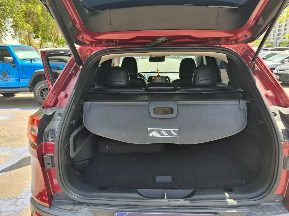 Car image 18