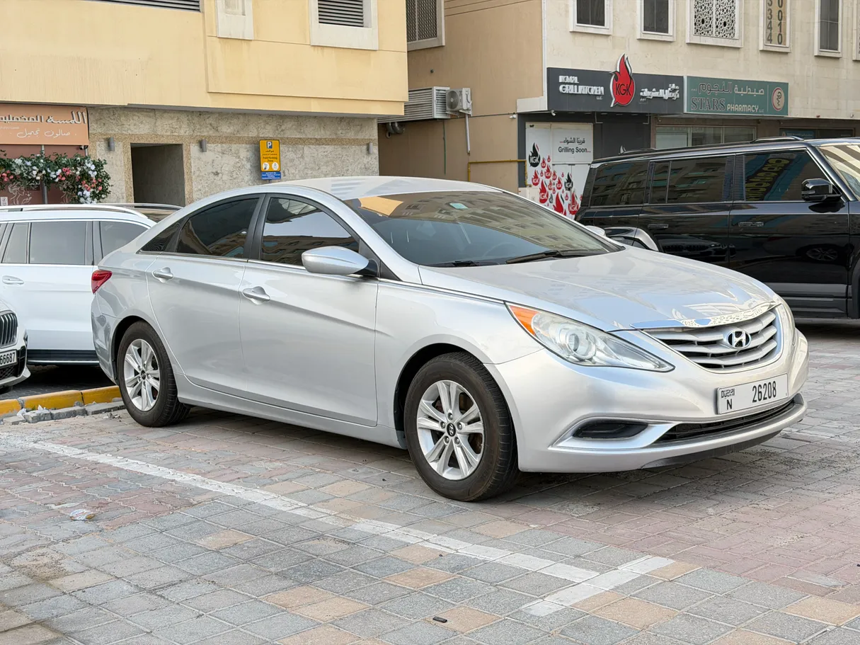 Car image 2