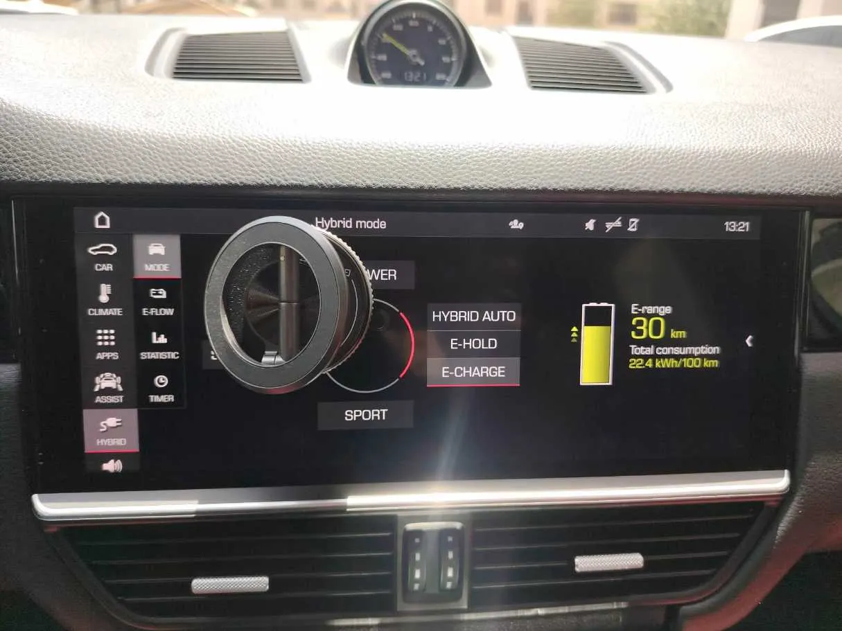 Car image 25