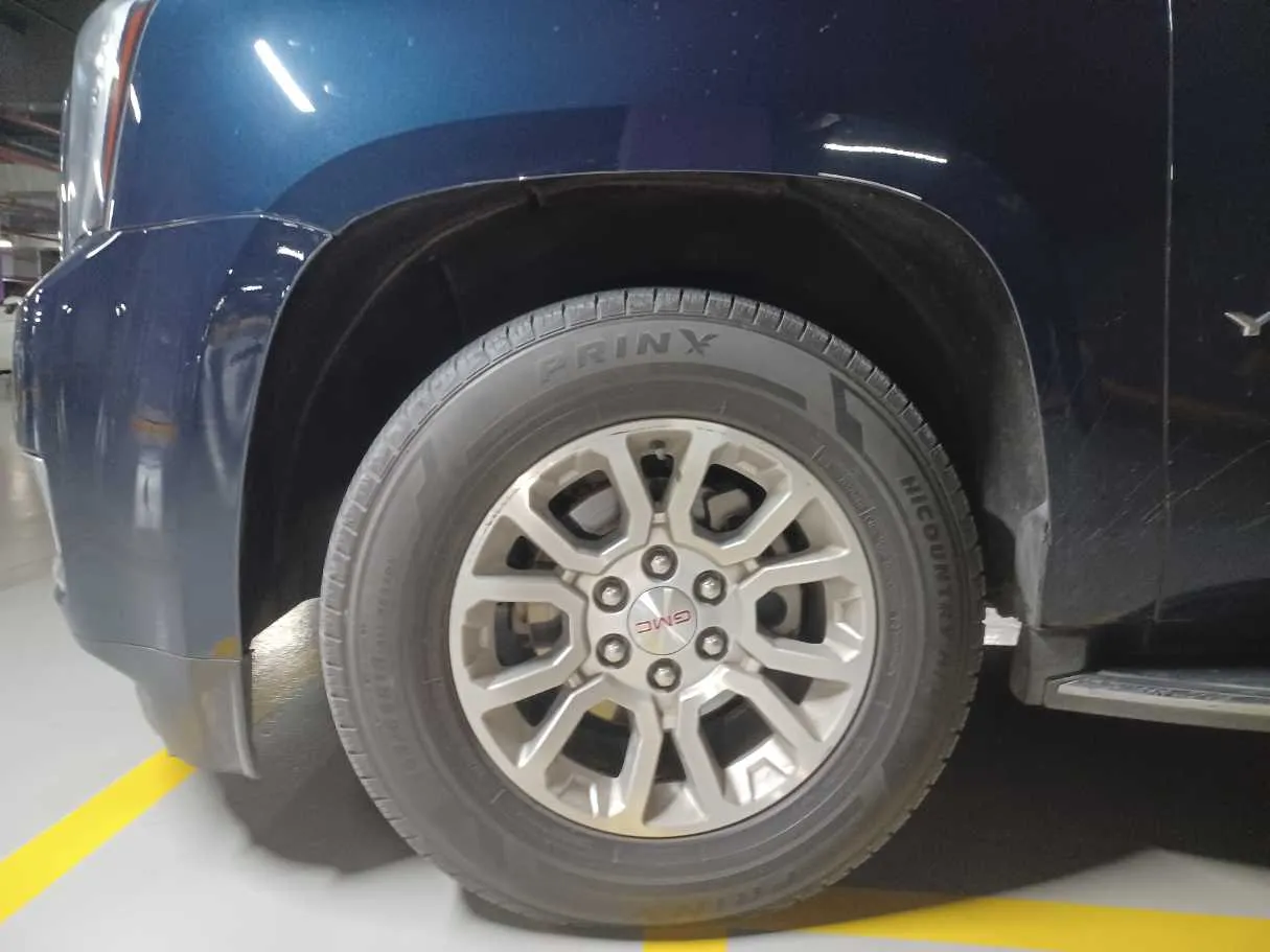 Car image 9