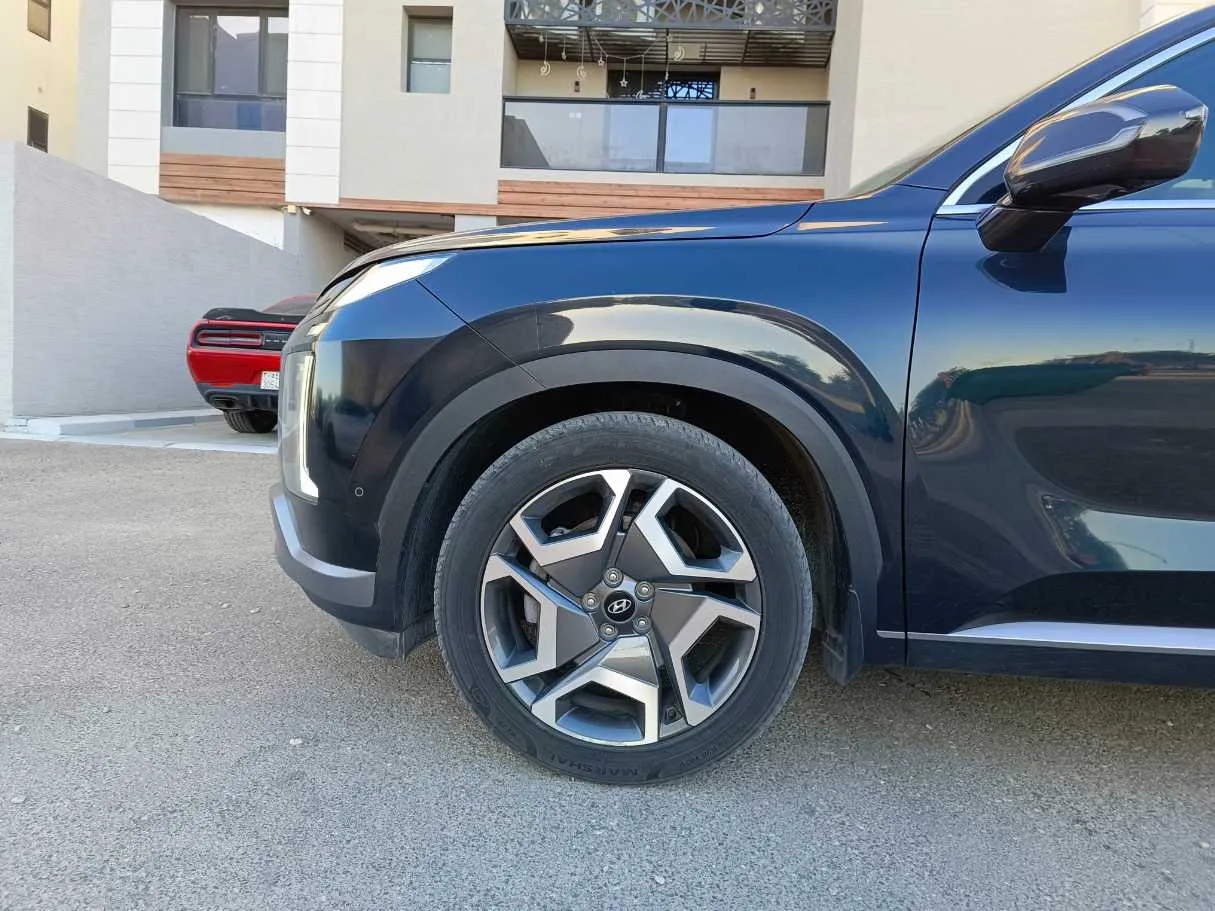 Car image 9