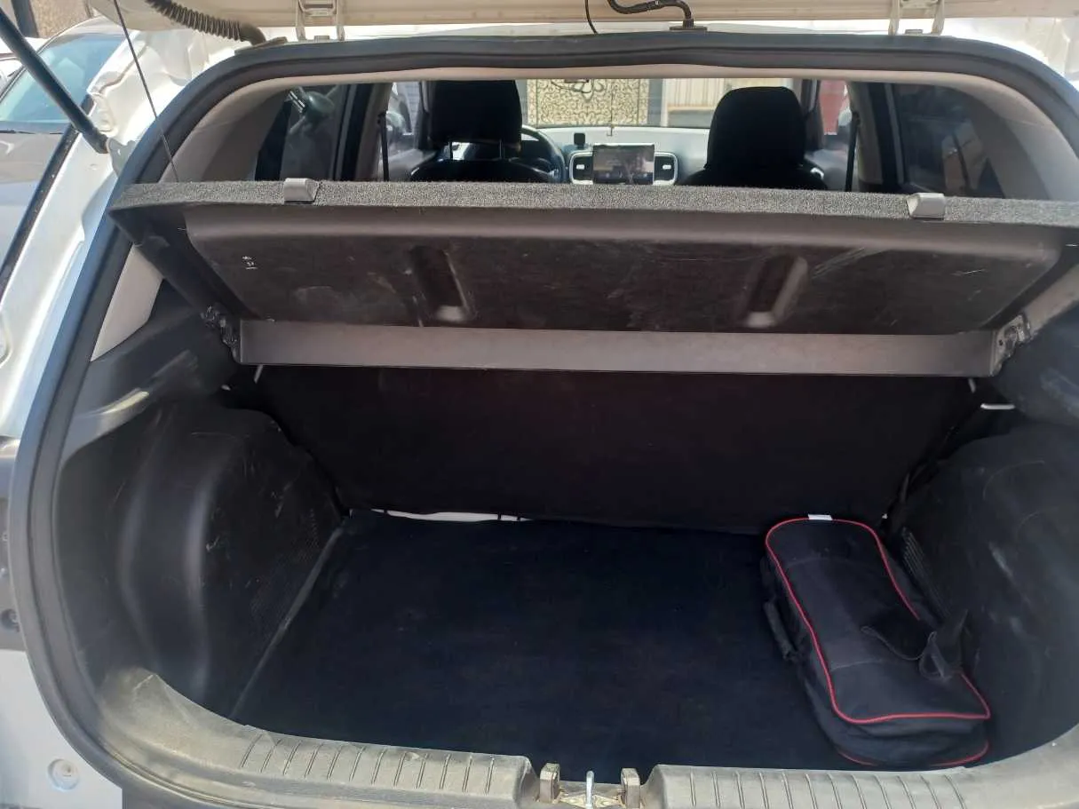 Car image 22