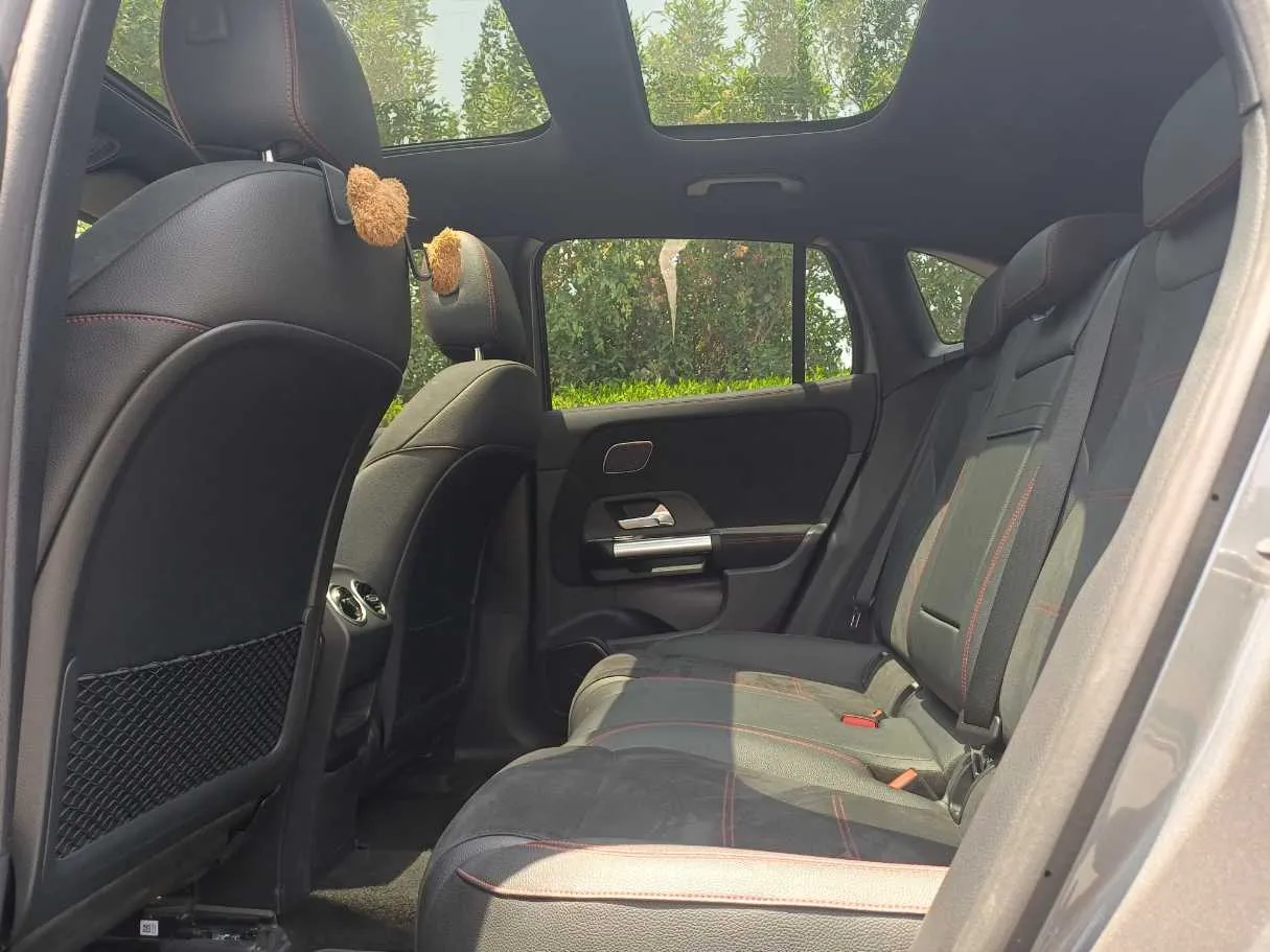 Car image 13