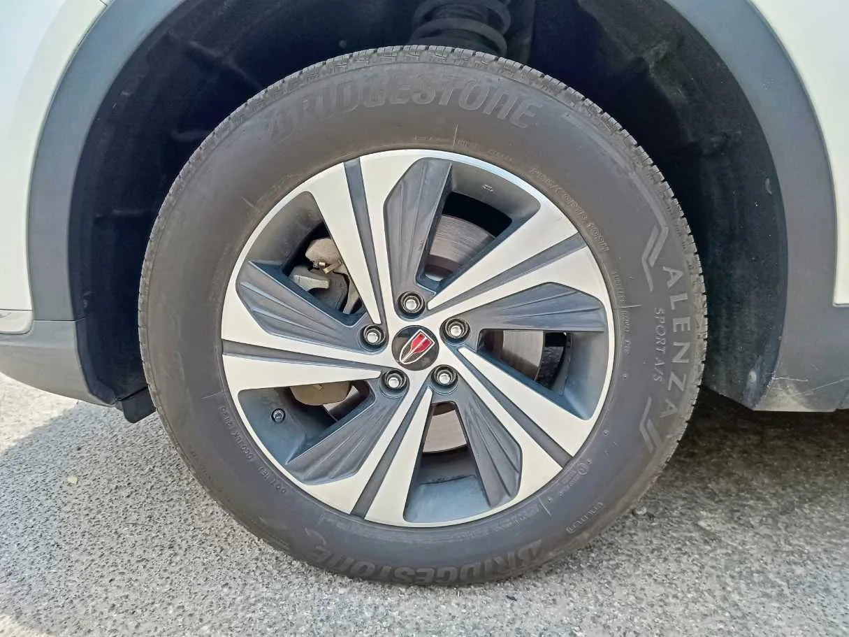 Car image 10