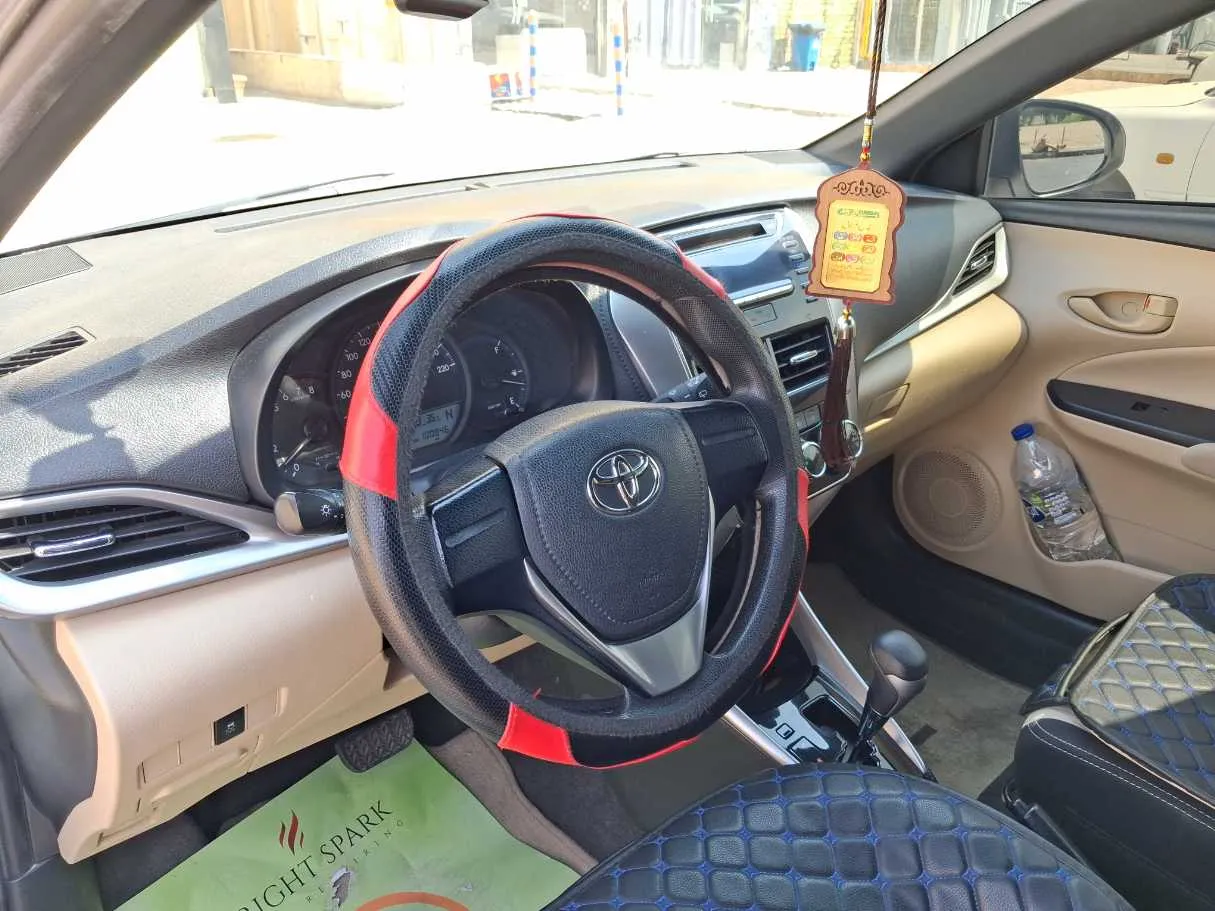 Car image 11