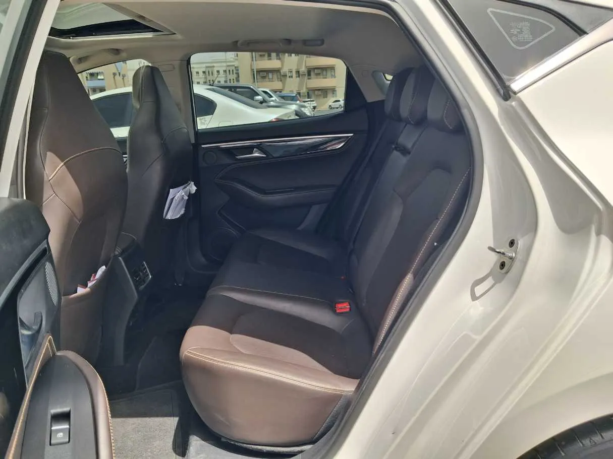 Car image 13