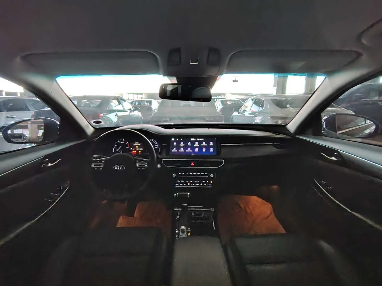 Car image 17