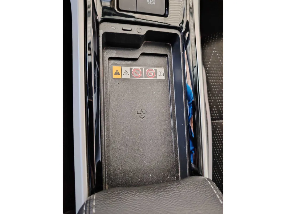 Car image 26