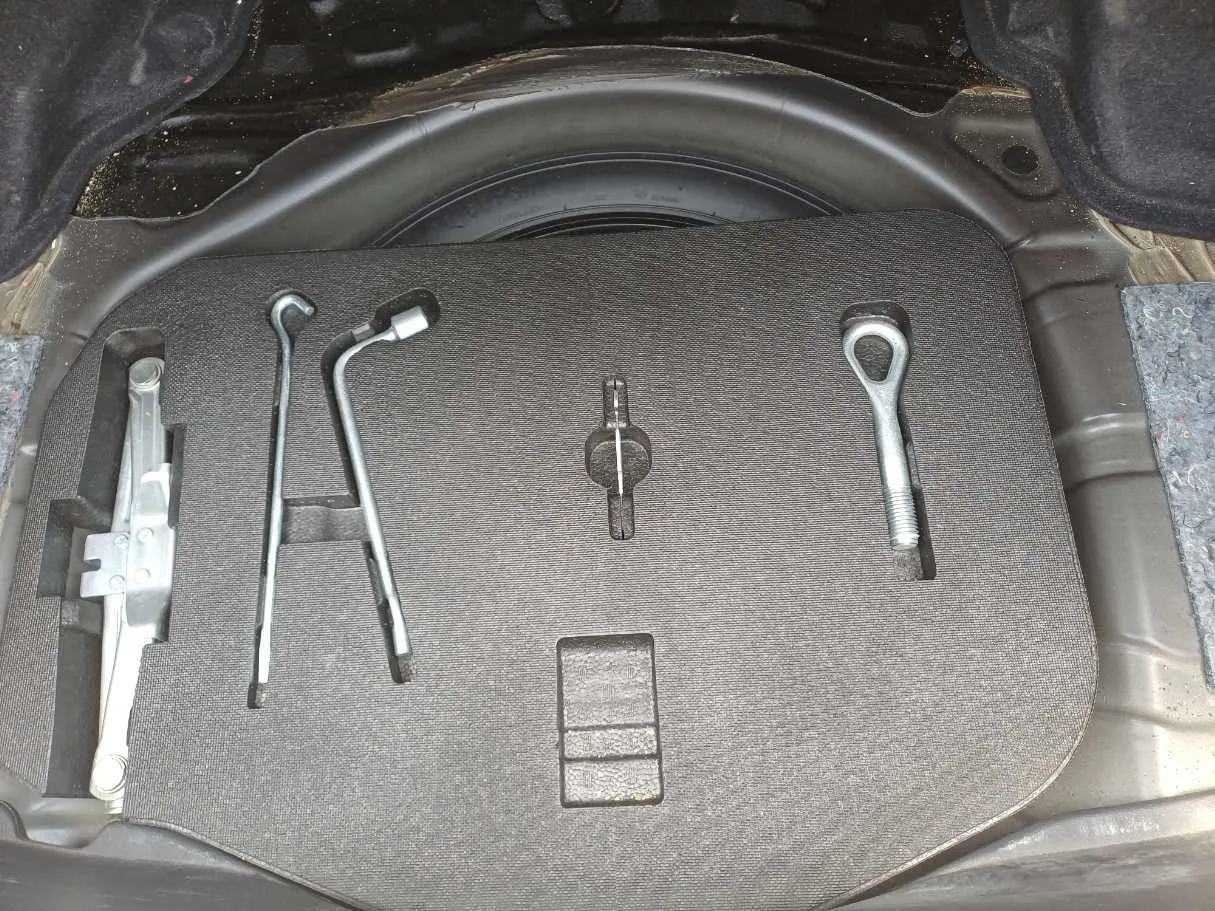 Car image 21