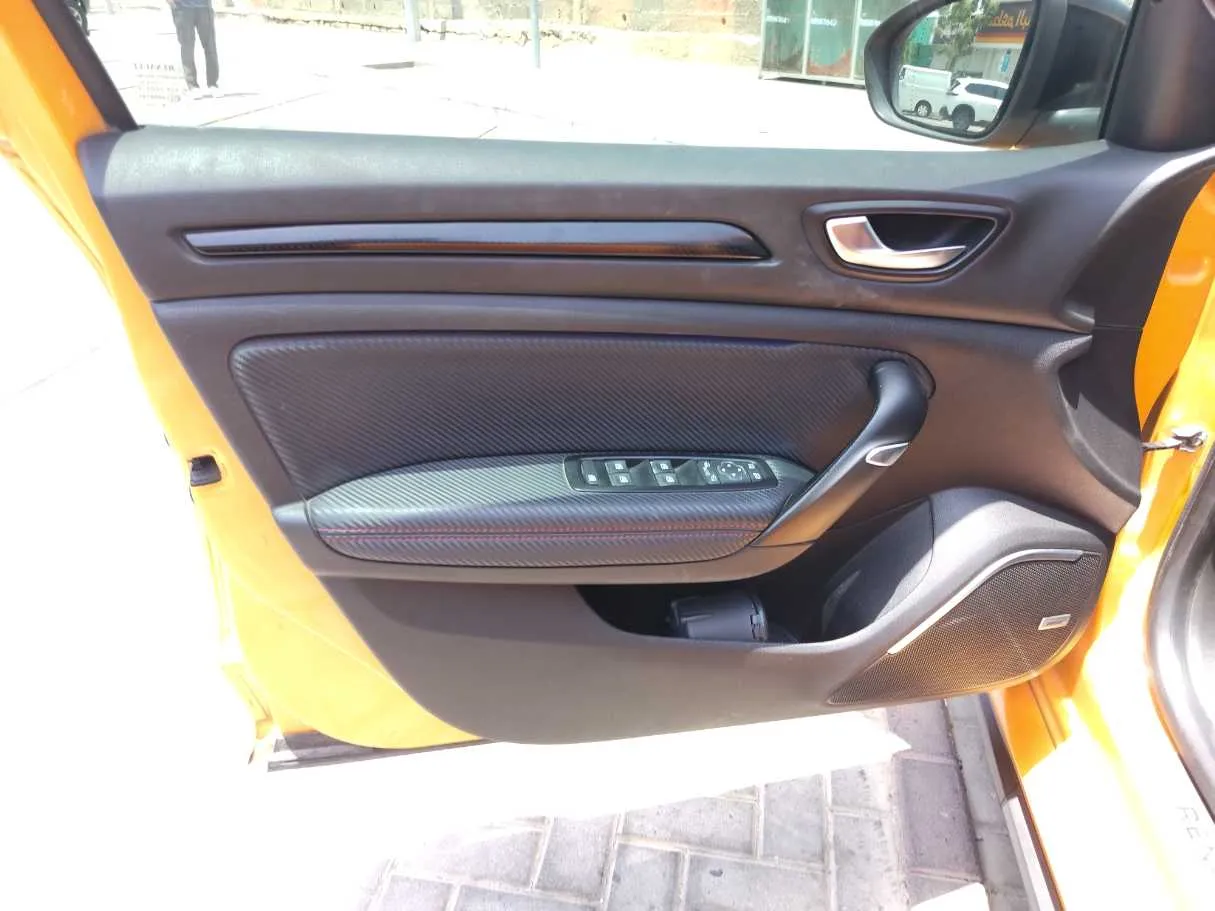 Car image 37