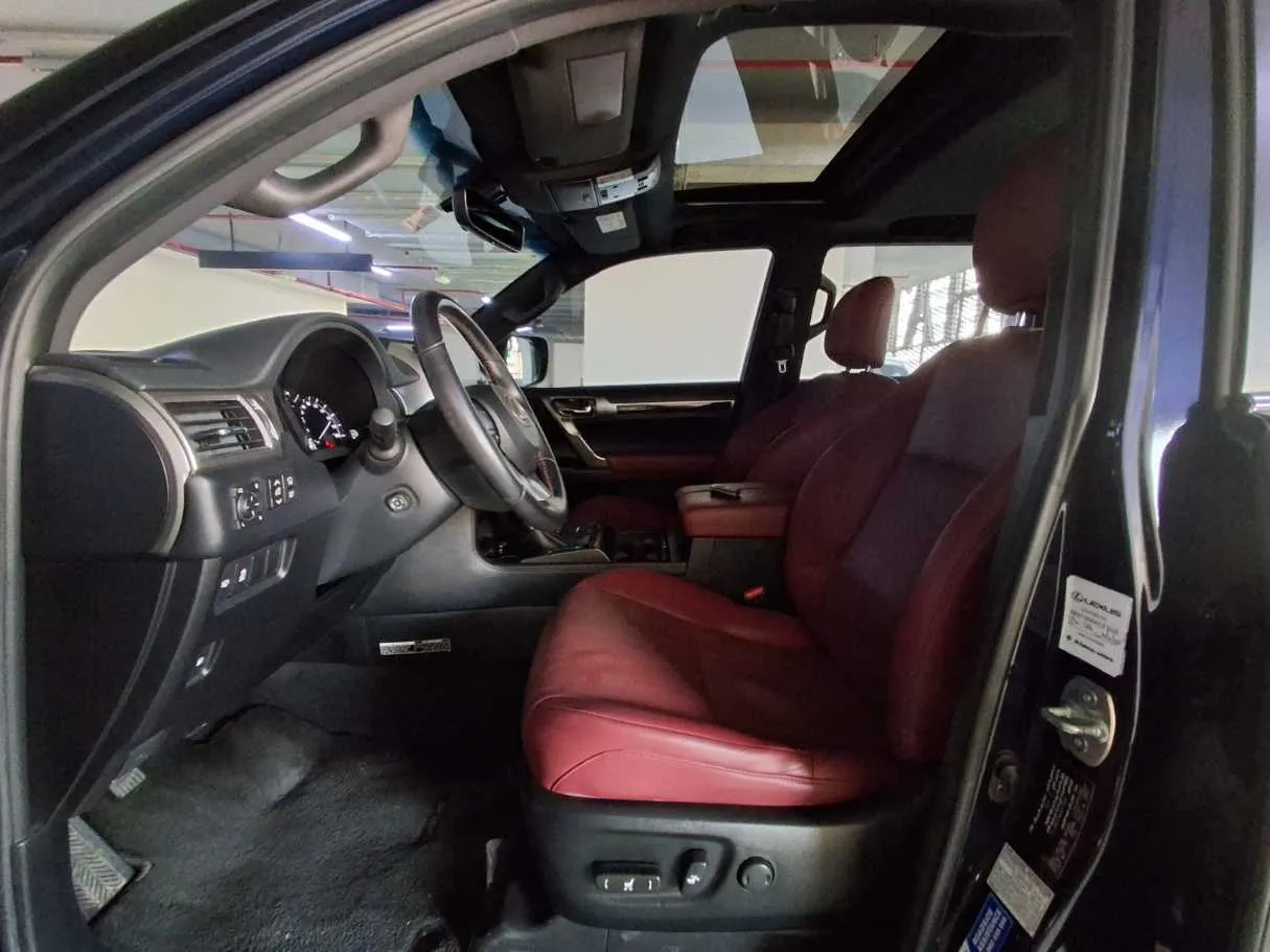 Car image 12