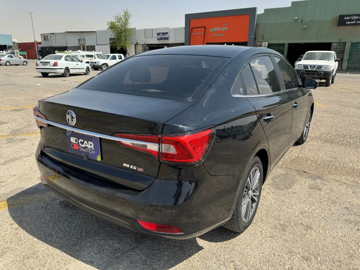 Car image 5
