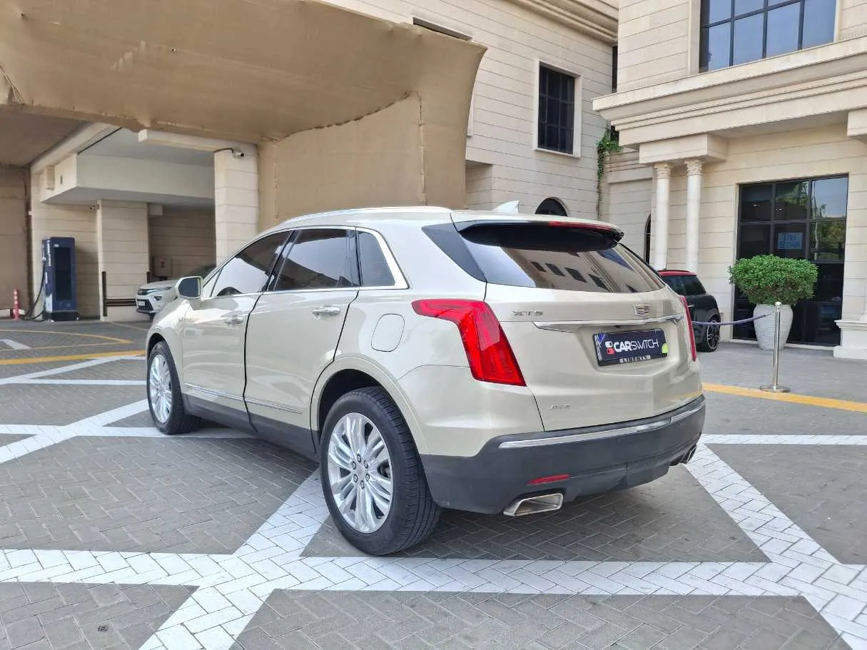 Car image 7