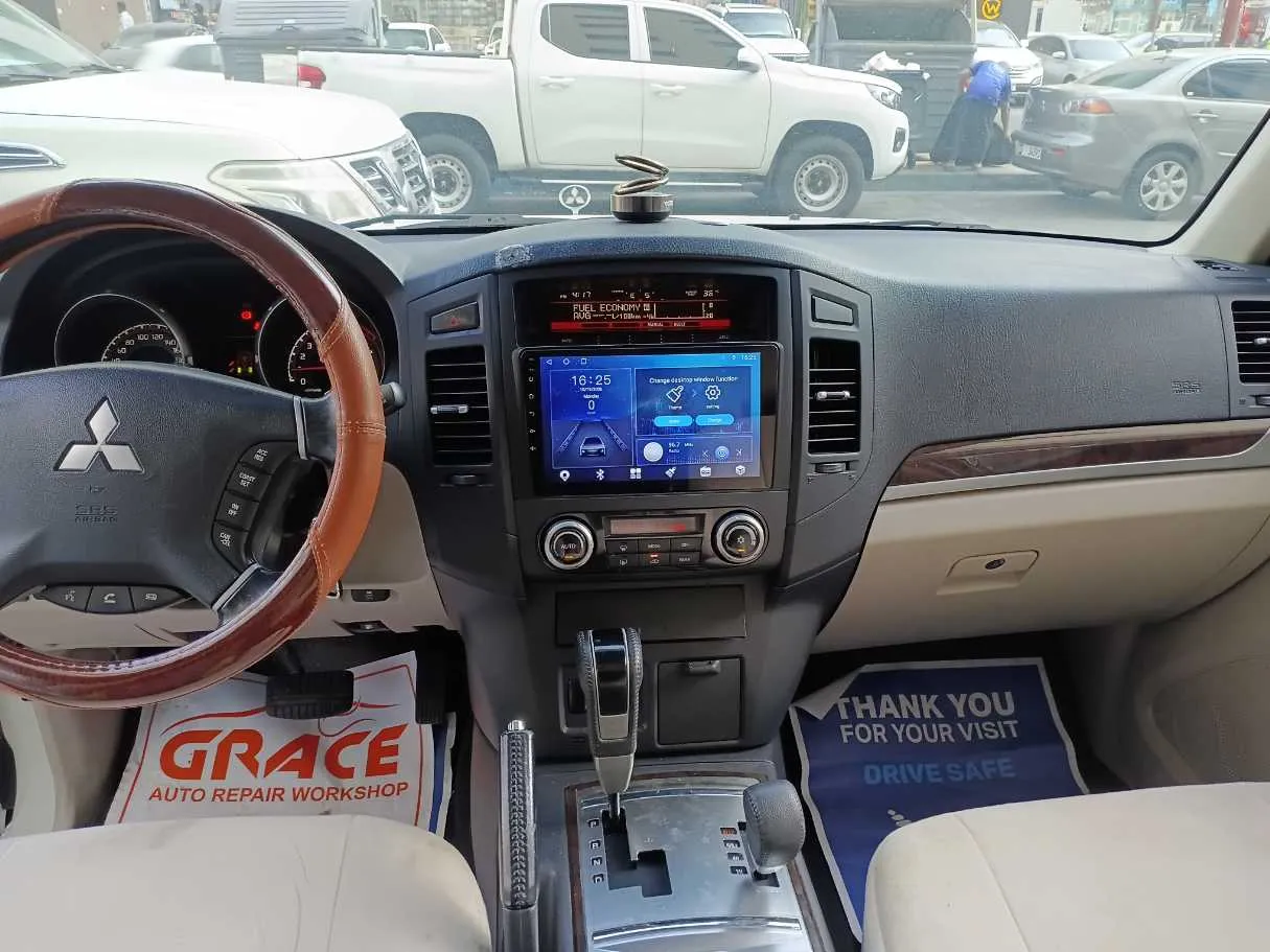 Car image 16