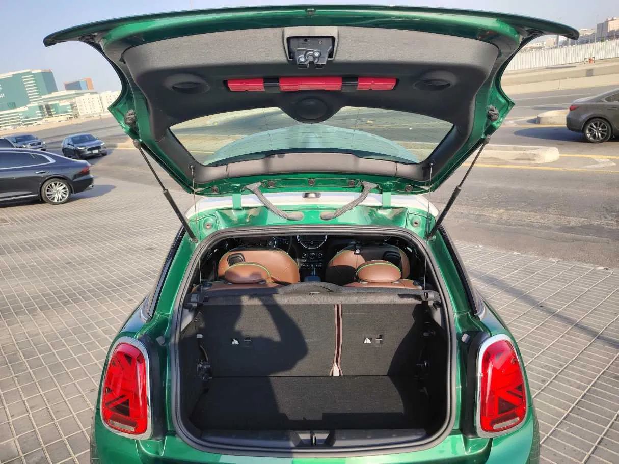 Car image 24