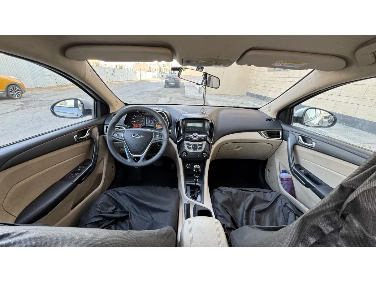 Car image 14