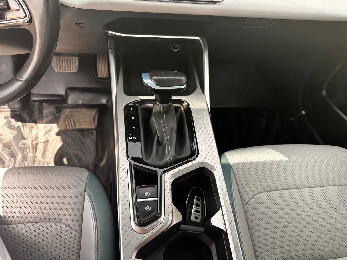 Car image 17