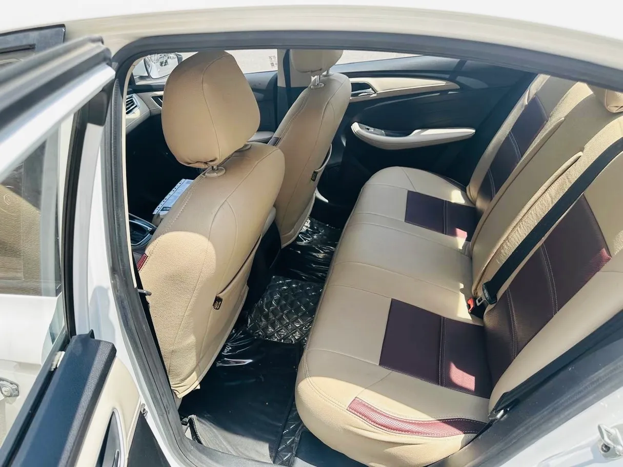 Car image 8