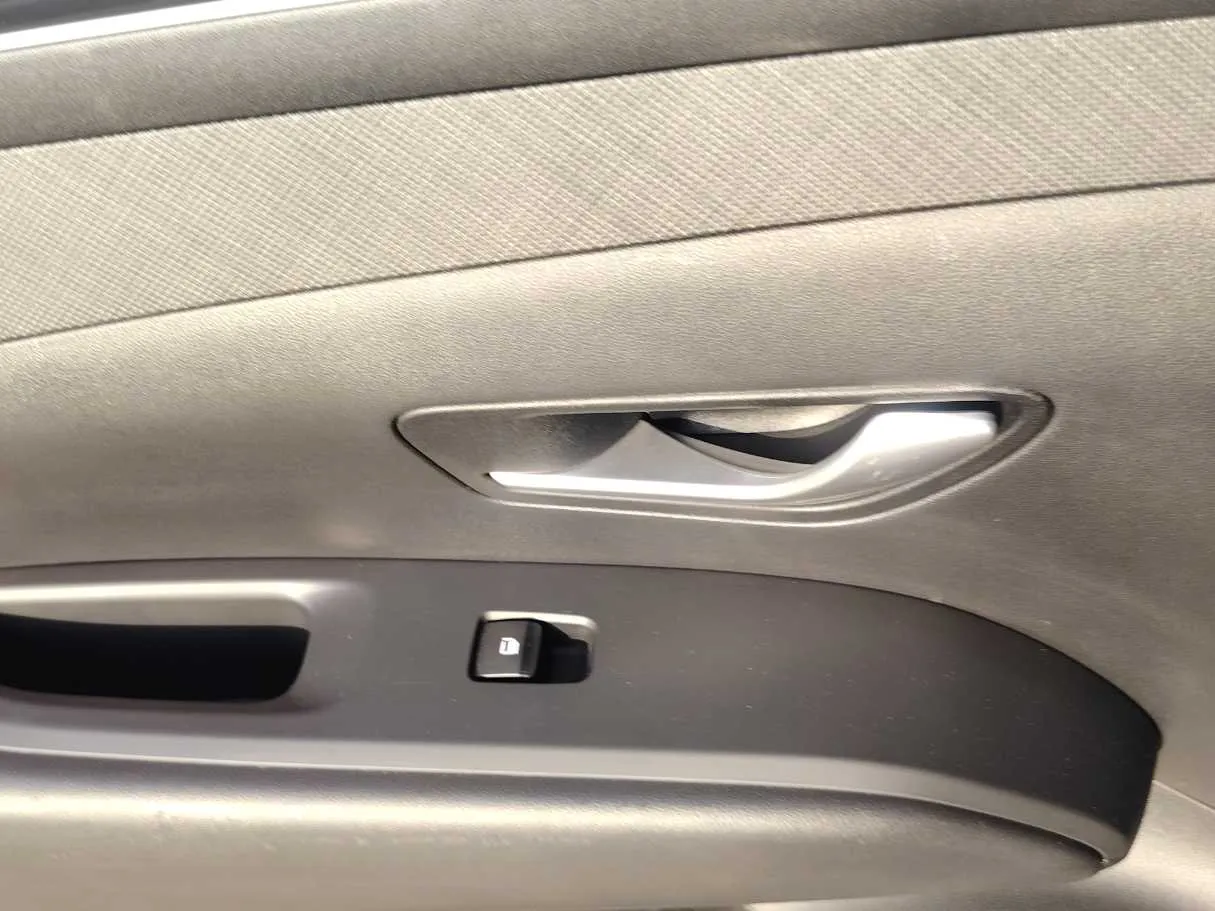 Car image 27