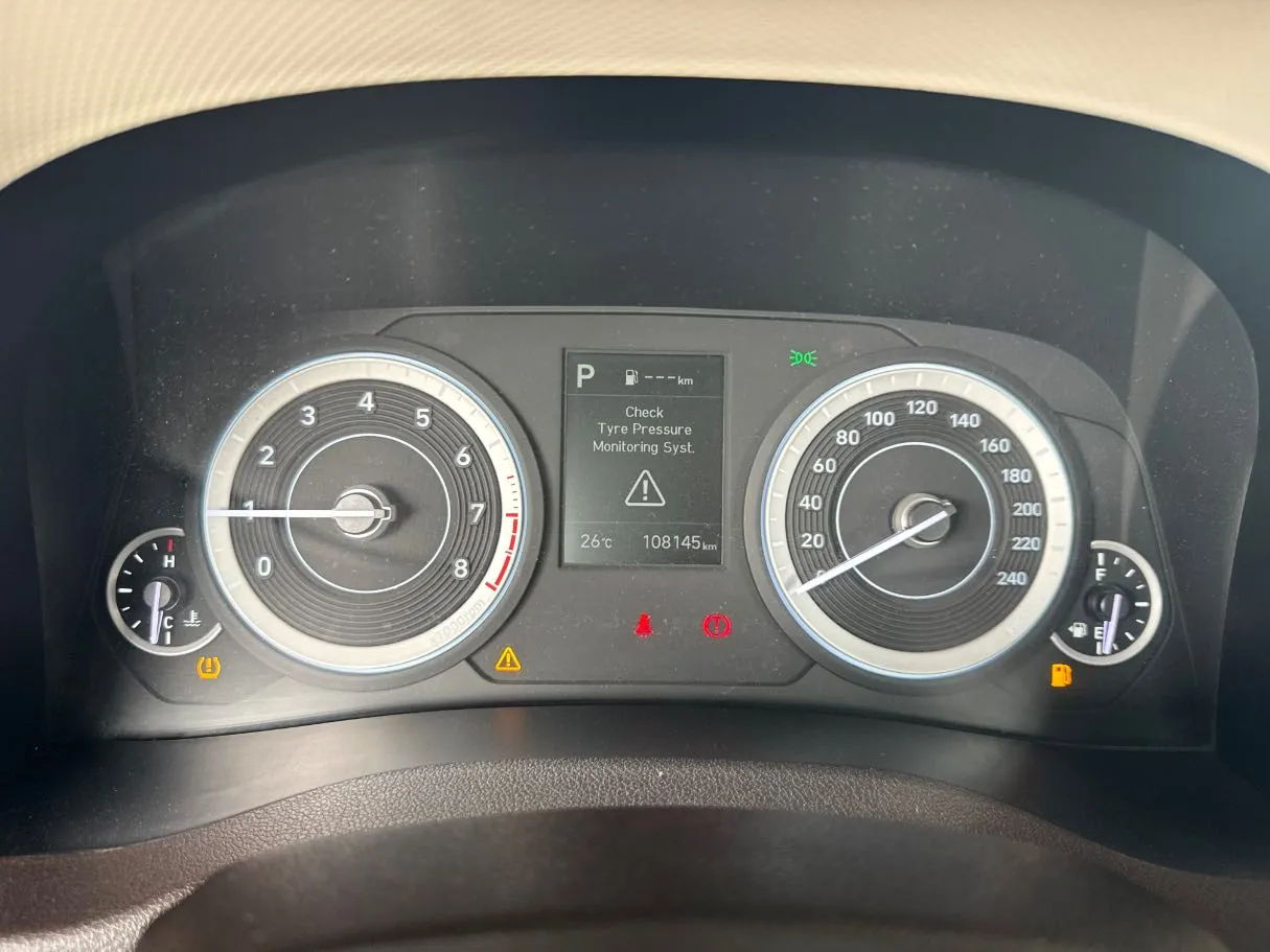 Car image 11