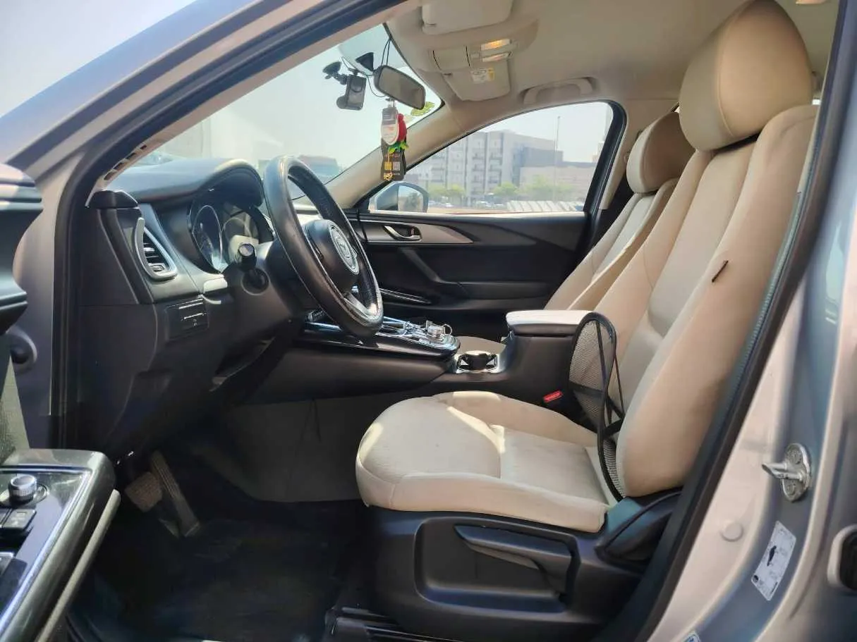 Car image 13