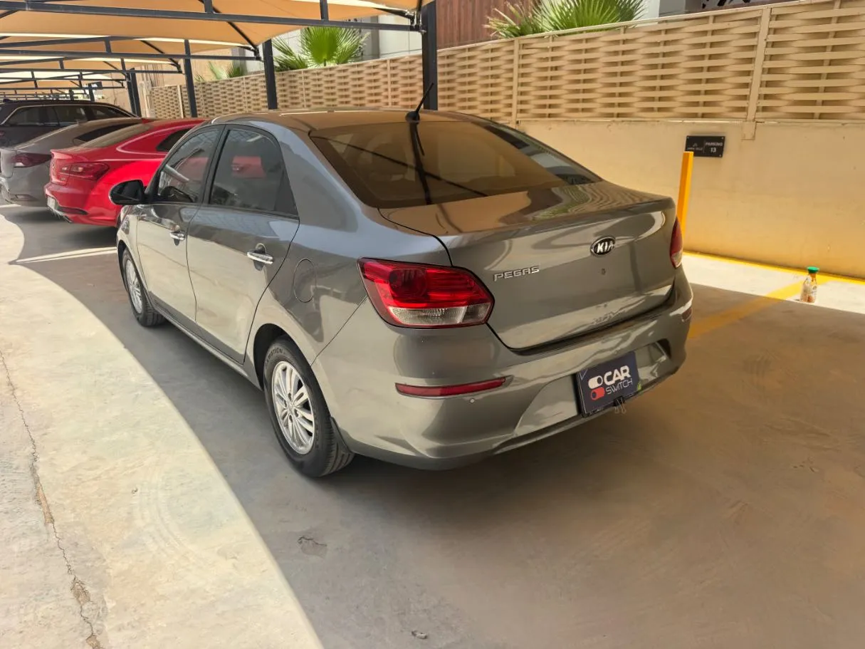 Car image 7
