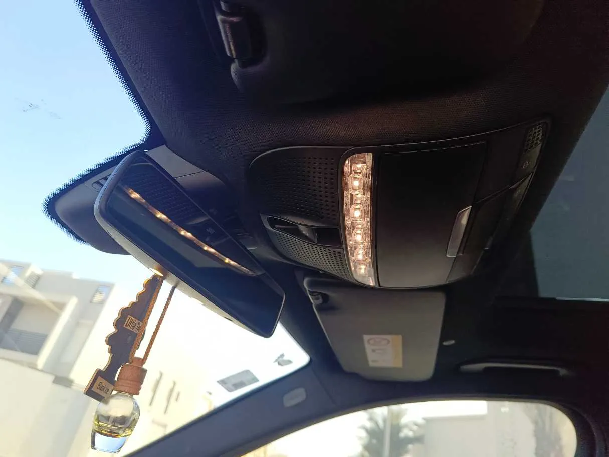 Car image 35