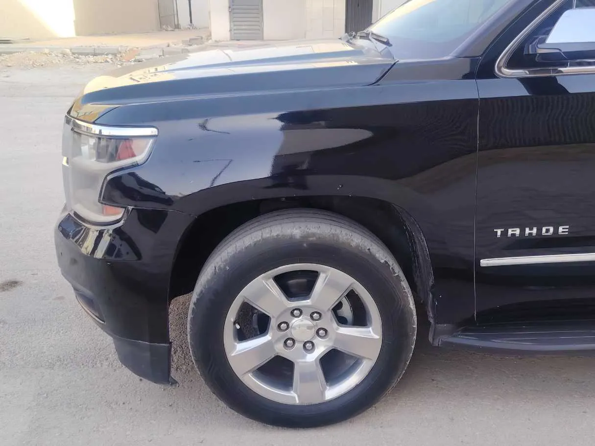 Car image 9