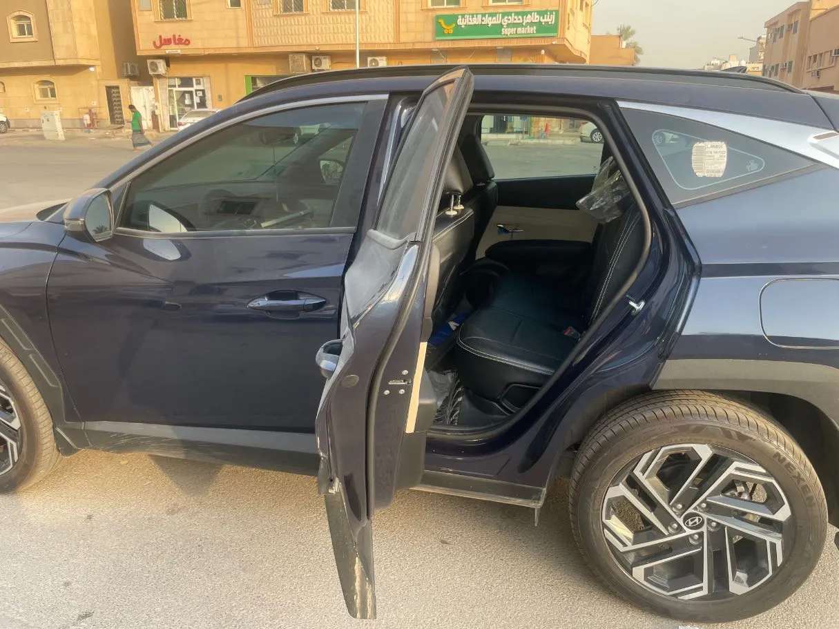 Car image 15