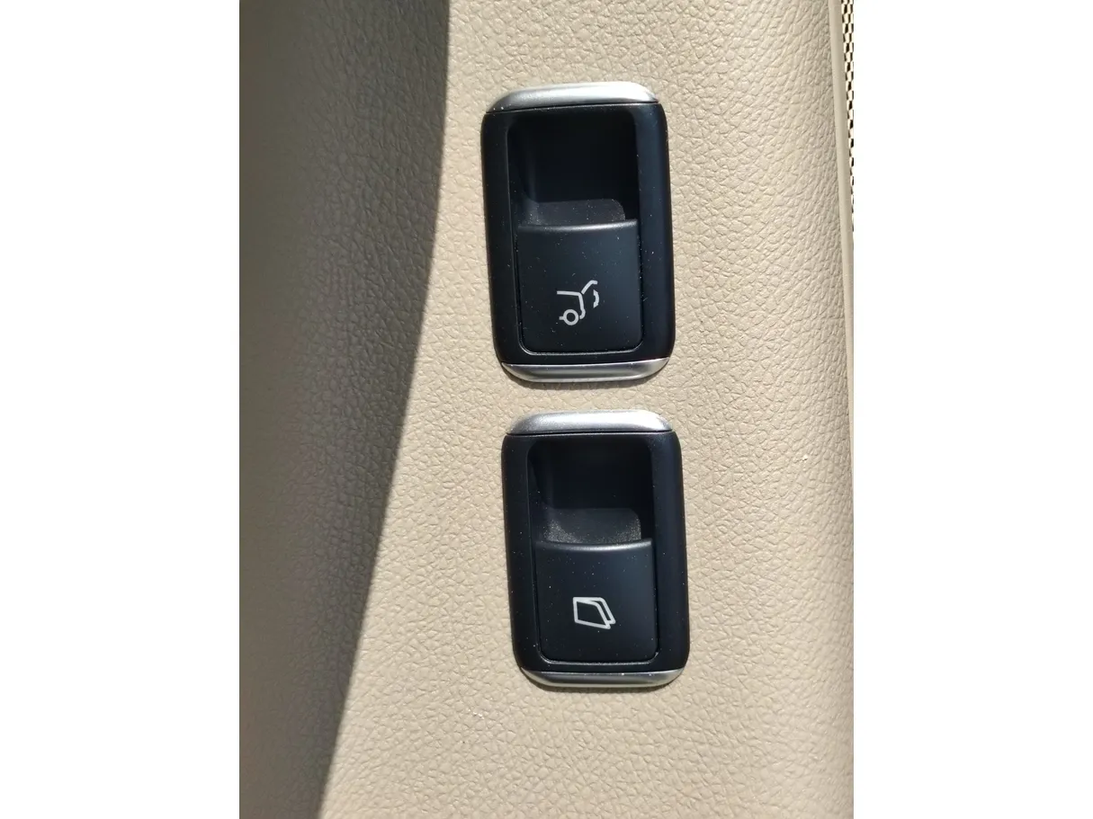 Car image 33