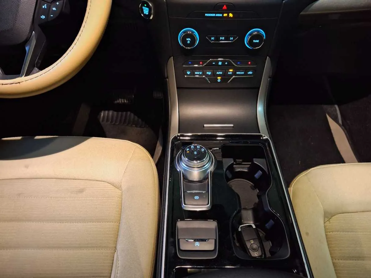 Car image 15