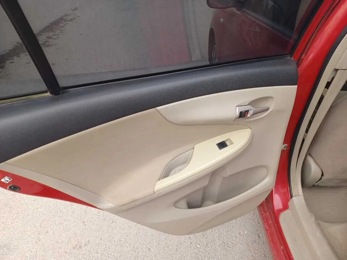Car image 13