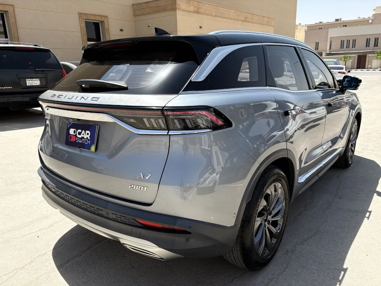 Car image 5