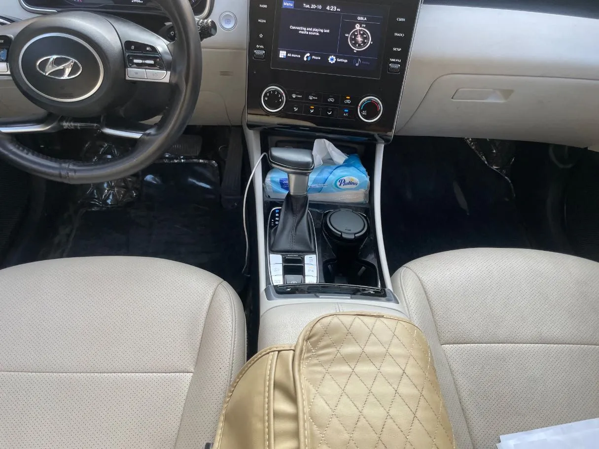 Car image 19