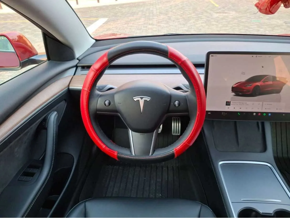 Car image 14