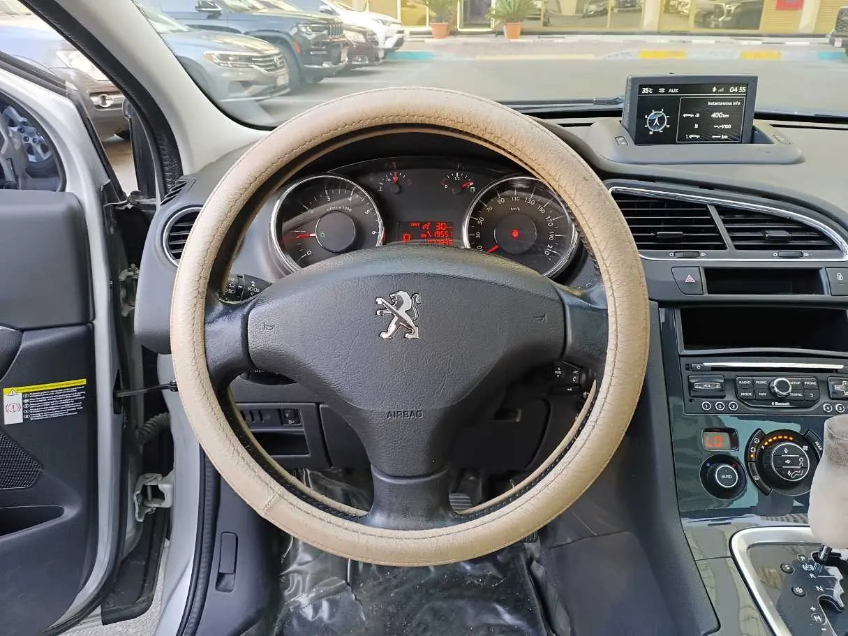 Car image 17